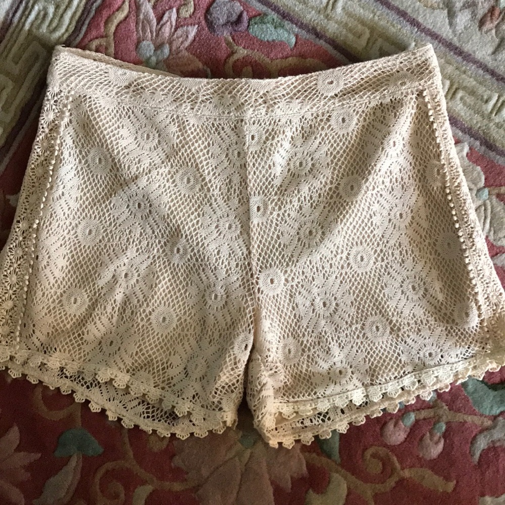 Free people 🖤 crochet 70s shorts size 2
